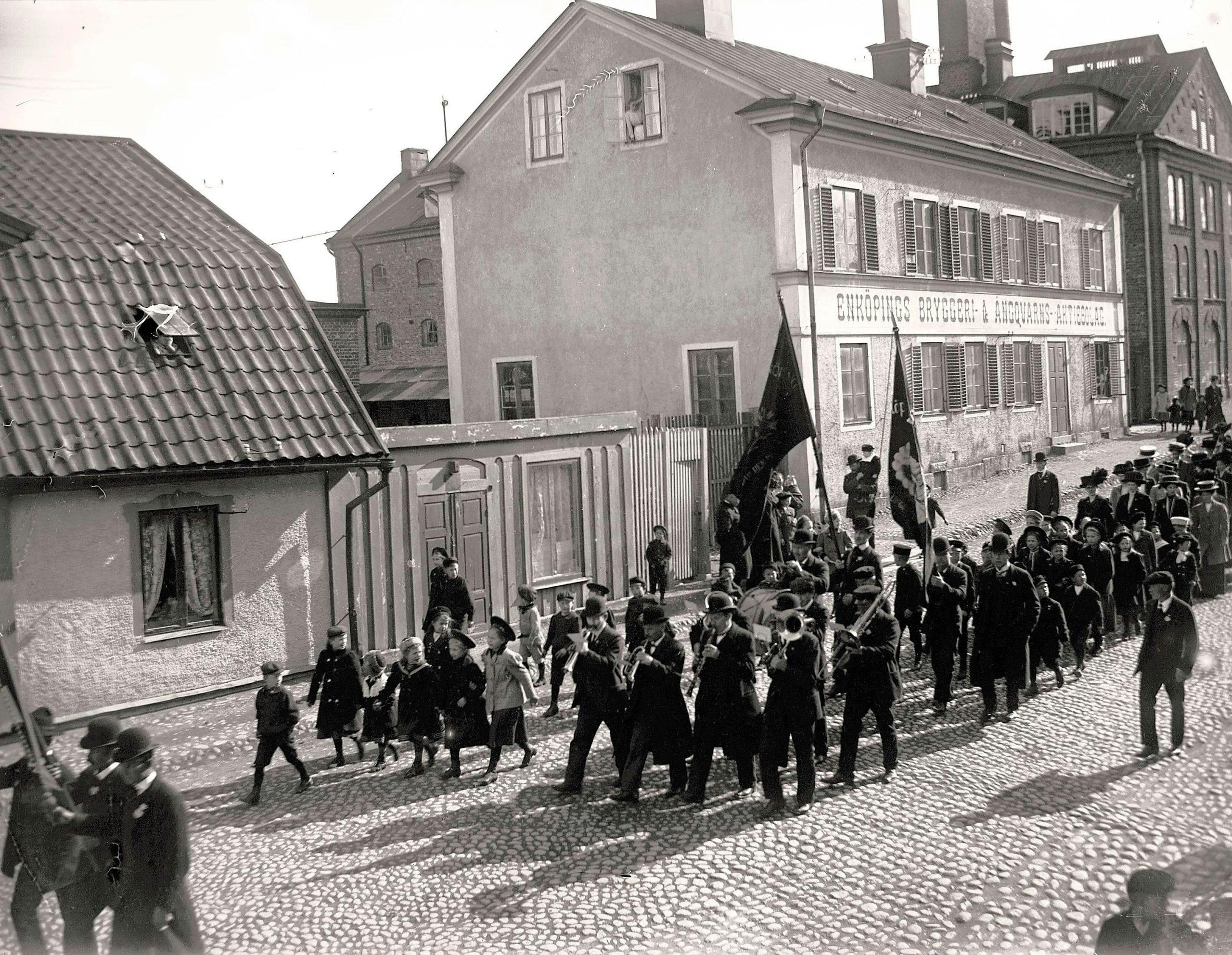 Musikkårer bildades kring sekelskiftet 1900. Musikkårer bildades kring sekelskiftet 1900.